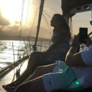 Bootsfahrt bei Sonnenuntergang auf Rio