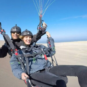 Gleitschirmflug durch das Paracas National Reserve