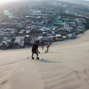 Sandboarding in den Dünen von Salaverry