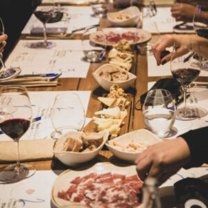 Mittag- oder Abendessen mit Paarung in der Weinbar Melêl