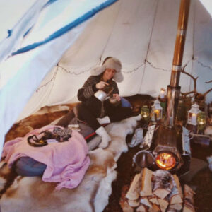Übernachtung in einem Sami-Camp