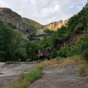Wandern durch die Schluchten des Flusses Tenas