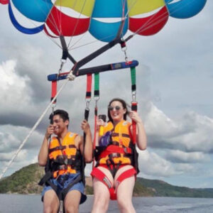 Parasailing in Corón