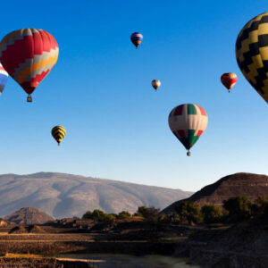 Fahrt mit dem Heißluftballon über Teotihuacán