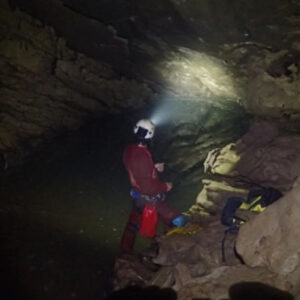 Höhlenforschung in der Höhle des Heiligen Mantels