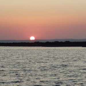 Bootsfahrt entlang der Punta Umbría-Mündung bei Sonnenuntergang