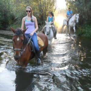 Reiten am Ufer des Flusses Tormes