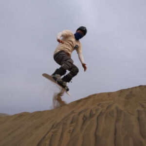 Sandboarden in der Chilca-Wüste