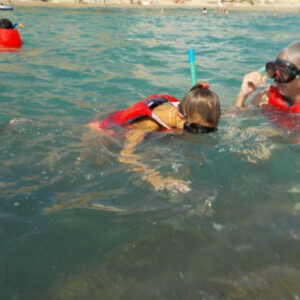 Kajak und Schnorchel in der Sea Wolf Cave