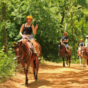 Reiten durch den Diamante Eco Park